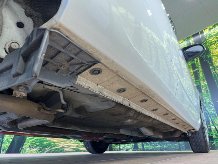 2017 Toyota Aqua DAA-NHP10 (UW-6a053c492843b)[10]