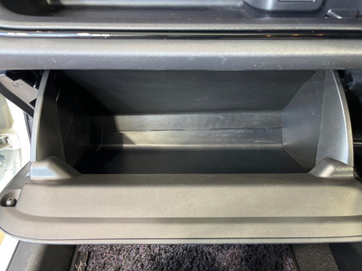 2017 Toyota Aqua DAA-NHP10 (UW-6a053c492843b)[19]