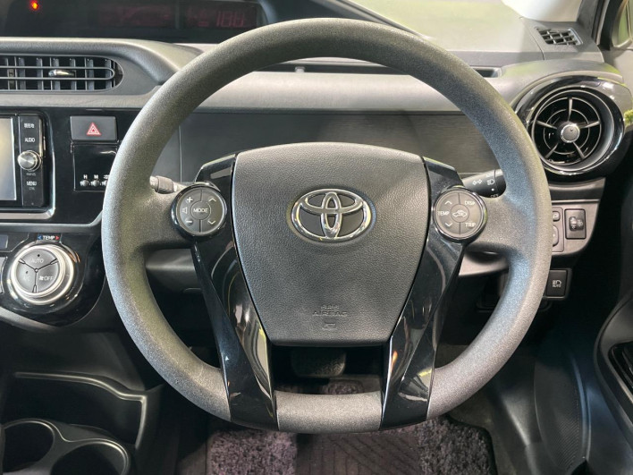 2017 Toyota Aqua DAA-NHP10 (UW-6a053c492843b)[22]
