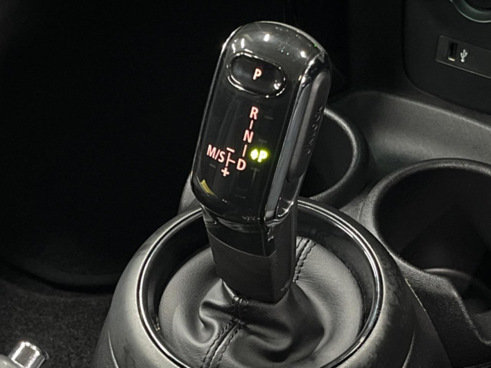 2022 Rover Mini 3BA-XU15MW (UW-6a053c75102a1)[14]