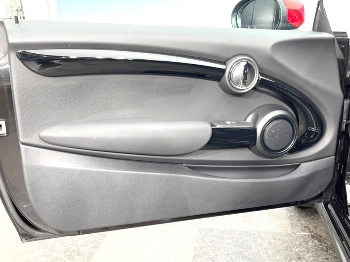 2020 Rover Mini 3BA-XRJCWMW (UW-6a053c76a6f27)[11]