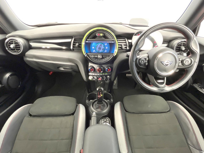 2020 Rover Mini 3BA-XRJCWMW (UW-6a053c76a6f27)[18]