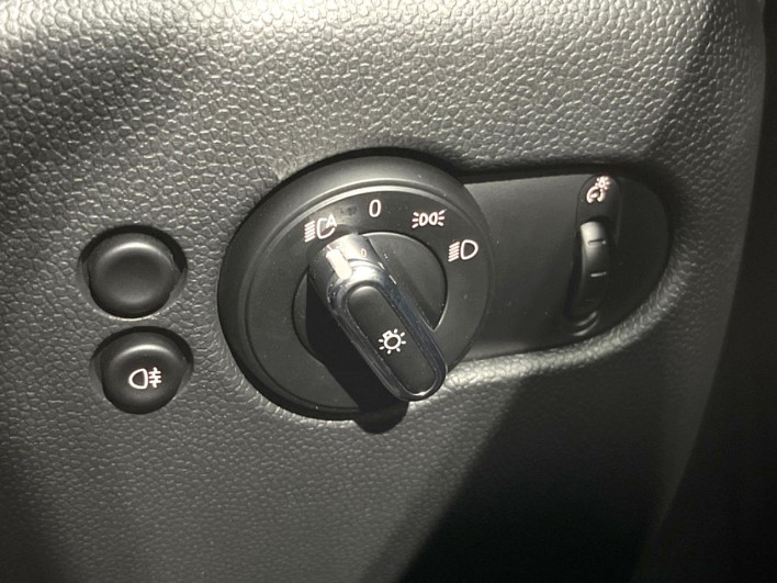 2020 Rover Mini 3BA-XRJCWMW (UW-6a053c76a6f27)[21]