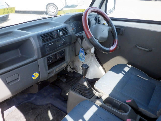 1999 Mitsubishi Minicab Truck U61T (UW-6a0c3128bbe35)[9]