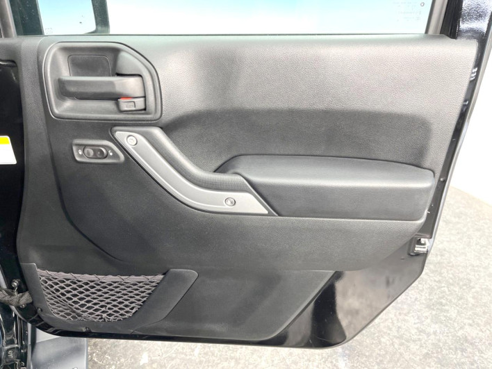2017 Chrysler Jeep Wrangler Unlimited ABA-JK36L (UW-6a068d26a0061)[15]