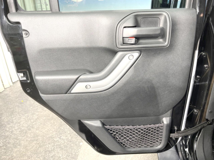 2017 Chrysler Jeep Wrangler Unlimited ABA-JK36L (UW-6a068d26a0061)[10]