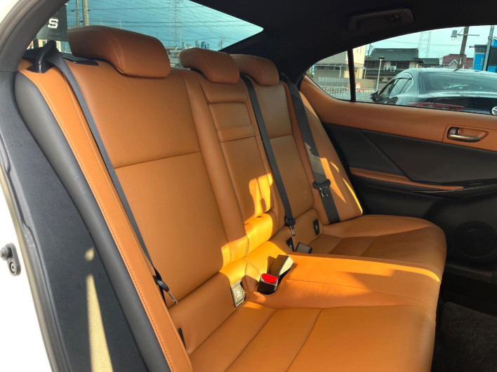 2020 Lexus IS 3BA-ASE30 (UW-6a068d3eed630)[29]