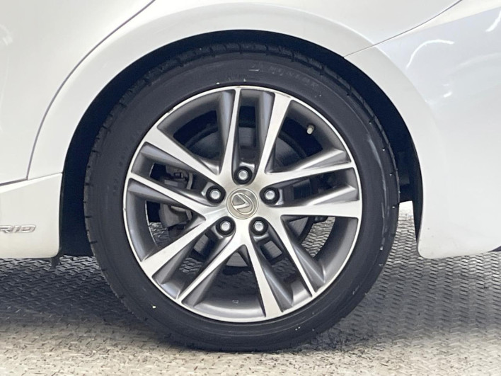 2017 Lexus IS DAA-AVE30 (UW-6a068d40eb29f)[28]