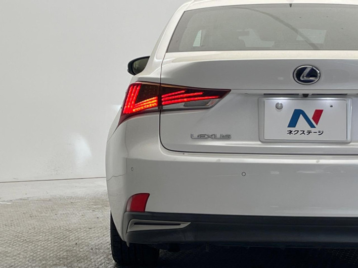 2017 Lexus IS DAA-AVE30 (UW-6a068d40eb29f)[16]