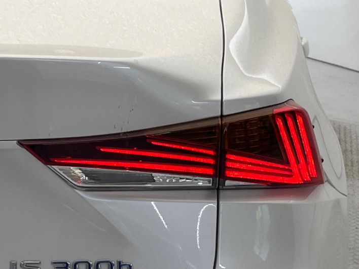 2017 Lexus IS DAA-AVE30 (UW-6a068d40eb29f)[19]