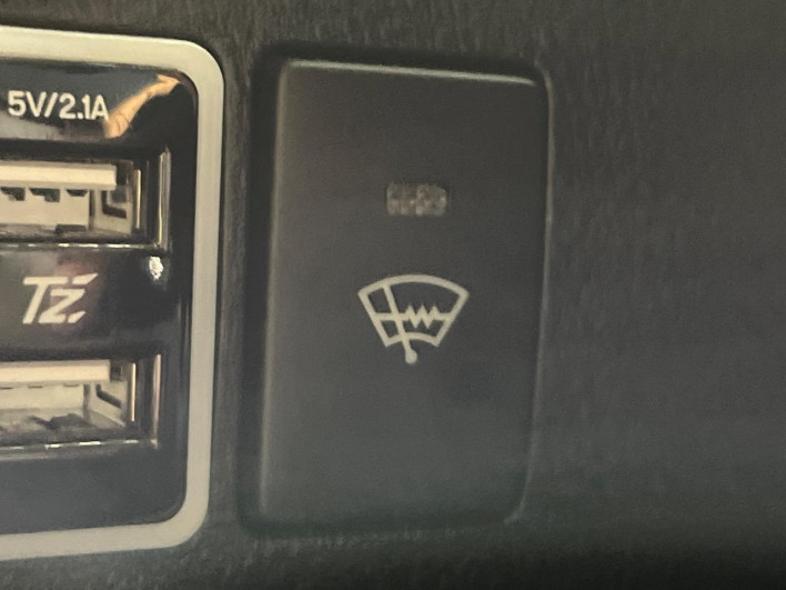2019 Toyota Alphard Hybrid DAA-AYH30W (UW-6a068d4d6d249)[22]