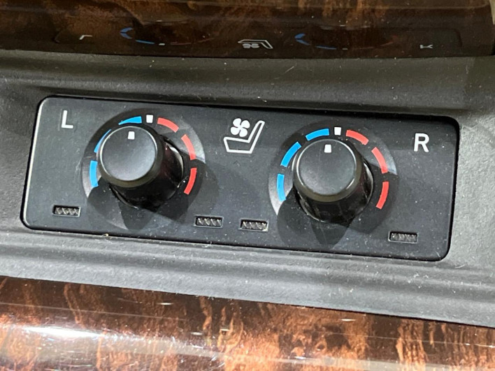 2019 Toyota Alphard Hybrid DAA-AYH30W (UW-6a068d4d6d249)[25]