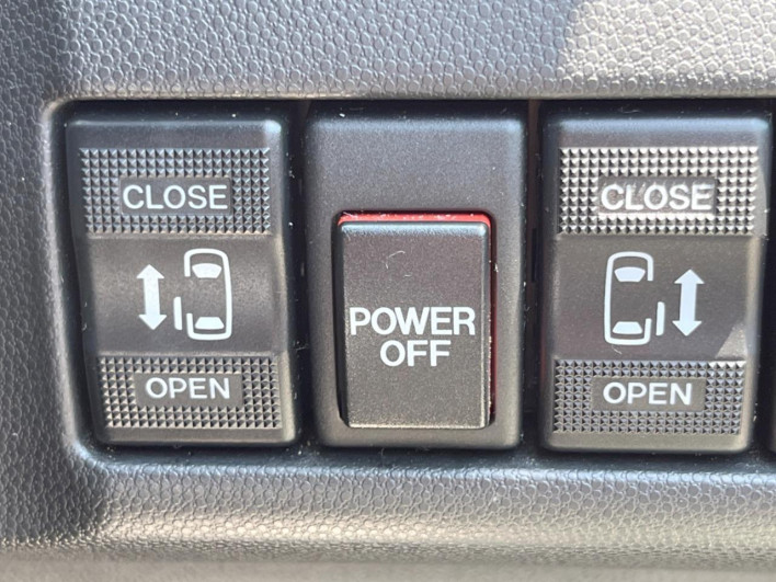 2009 Mazda Premacy DBA-CREW (UW-6a068d6889b3d)[27]