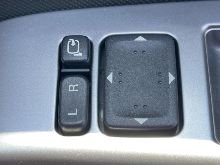 2009 Mazda Premacy DBA-CREW (UW-6a068d6889b3d)[26]