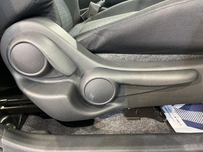 2014 Nissan Note DBA-E12 (UW-6a068d742a3ab)[29]