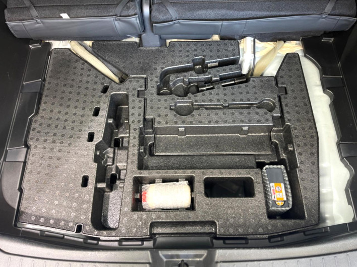 2021 Nissan Note 6AA-E13 (UW-6a068d775522b)[16]