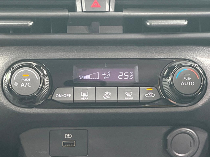 2021 Nissan Note 6AA-E13 (UW-6a068d775522b)[20]