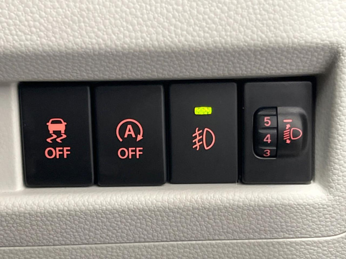 2017 Suzuki Ignis DAA-FF21S (UW-6a068d7d00b1a)[17]