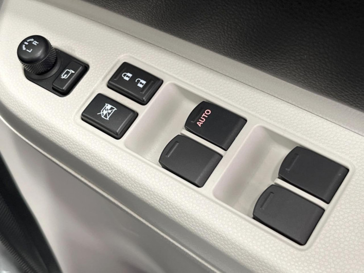 2017 Suzuki Ignis DAA-FF21S (UW-6a068d7d00b1a)[11]