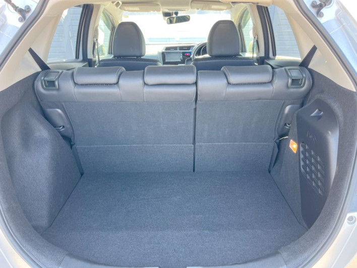 2015 Honda Fit Hybrid DAA-GP5 (UW-6a068d90cb6ca)[9]