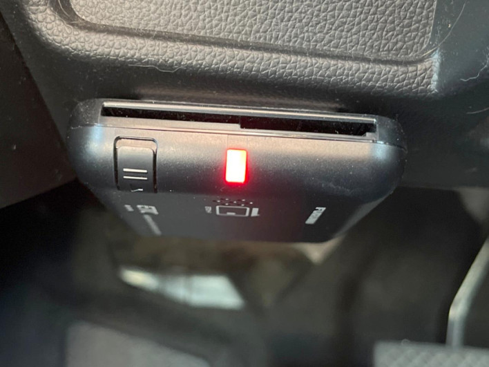 2015 Honda Fit Hybrid DAA-GP5 (UW-6a068d90cb6ca)[24]