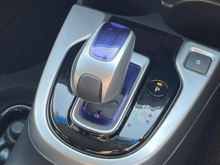 2015 Honda Fit Hybrid DAA-GP5 (UW-6a068d90cb6ca)[23]