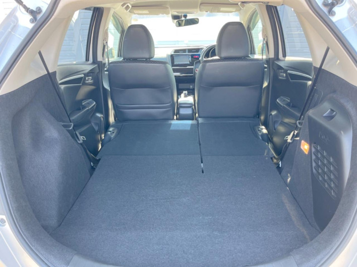 2015 Honda Fit Hybrid DAA-GP5 (UW-6a068d90cb6ca)[10]
