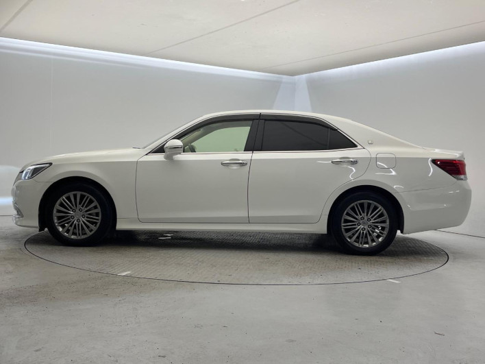 2016 Toyota Crown DBA-GRS210 (UW-6a068d96242bd)[28]
