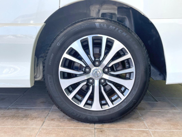 2015 Nissan Serena DAA-HFC26 (UW-6a068daab7347)[4]