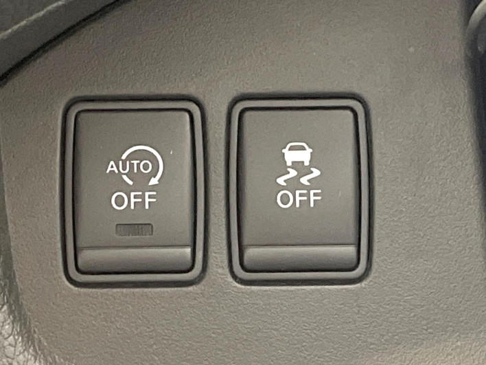 2015 Nissan Serena DAA-HFC26 (UW-6a068daab7347)[29]