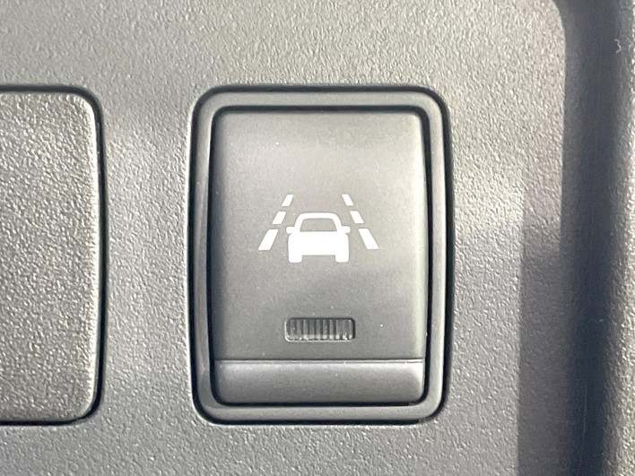 2015 Nissan Serena DAA-HFC26 (UW-6a068daab7347)[14]