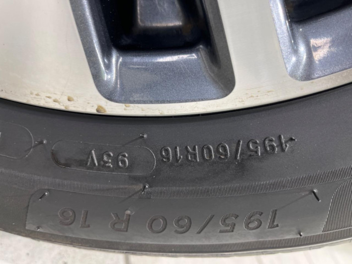 2015 Nissan Serena DAA-HFC26 (UW-6a068dac4dd71)[18]