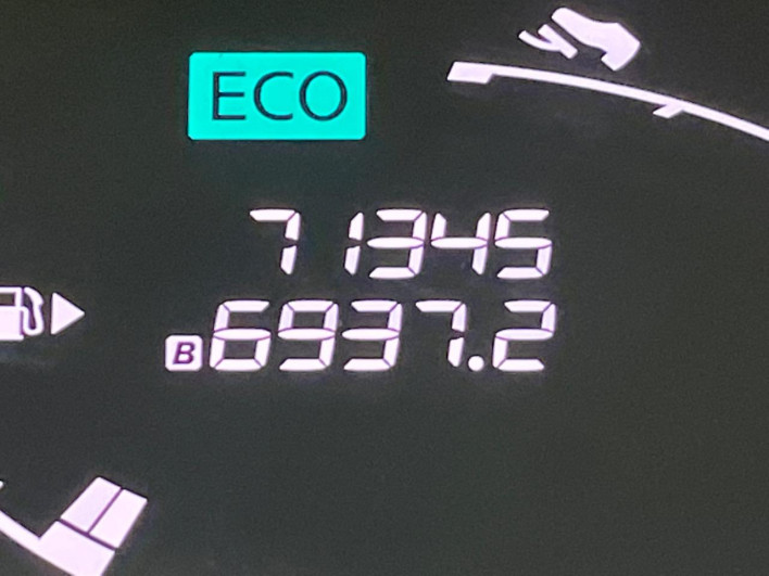 2015 Nissan Serena DAA-HFC26 (UW-6a068dac4dd71)[2]