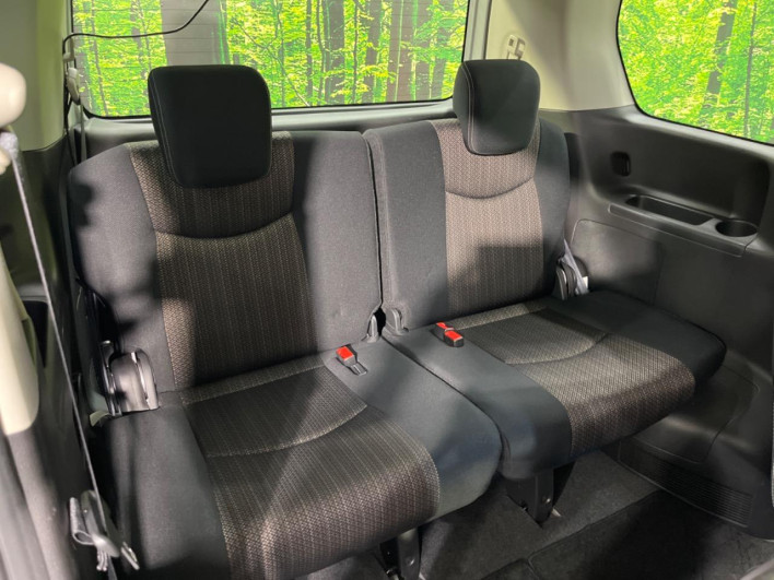 2015 Nissan Serena DAA-HFC26 (UW-6a068dac4dd71)[28]