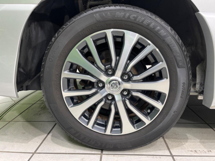 2015 Nissan Serena DAA-HFC26 (UW-6a068dac4dd71)[21]