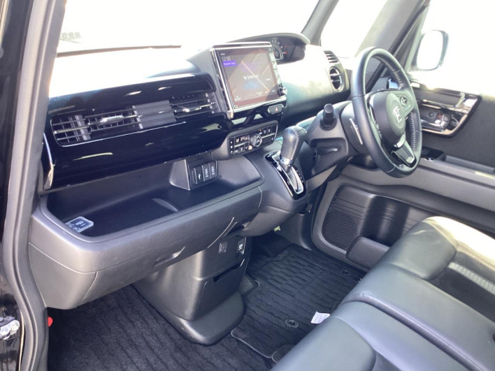 2021 Honda N-BOX CUSTOM 6BA-JF3 (UW-6a068dc37da6c)[29]