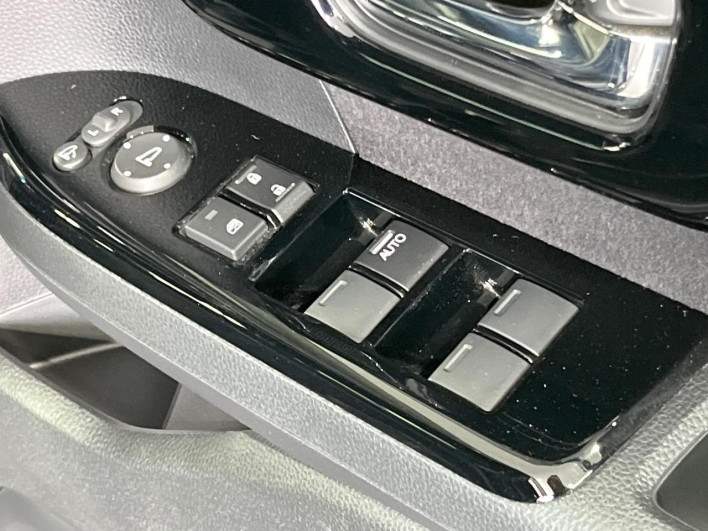2022 Honda N-BOX CUSTOM 6BA-JF3 (UW-6a068dc6988d7)[5]