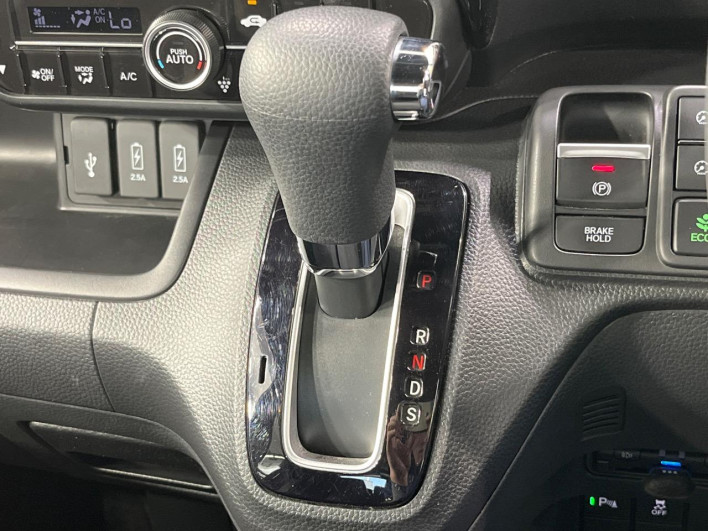 2022 Honda N-BOX CUSTOM 6BA-JF3 (UW-6a068dc6988d7)[15]