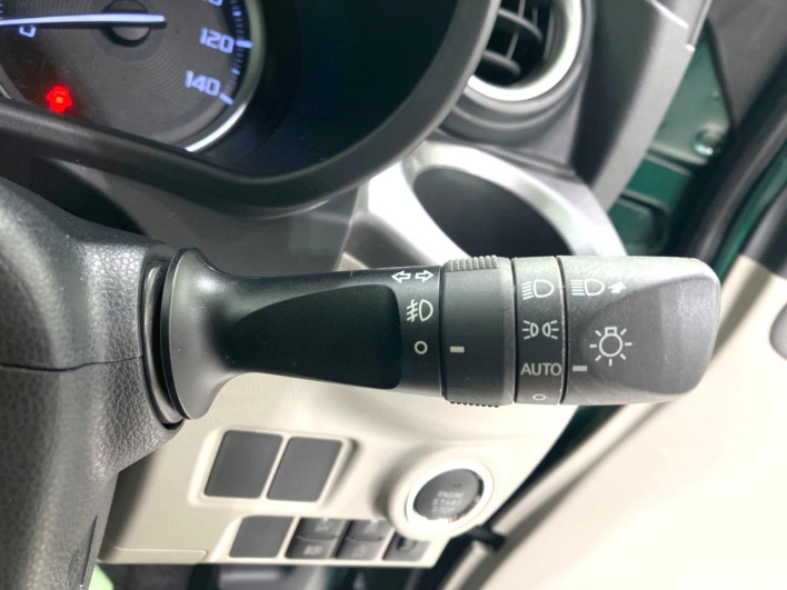 2018 Daihatsu Cast DBA-LA250S (UW-6a068de9b28fe)[21]