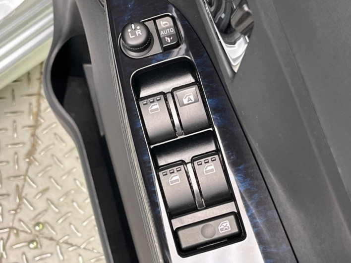 2018 Daihatsu Tanto DBA-LA600S (UW-6a068df2978a1)[21]