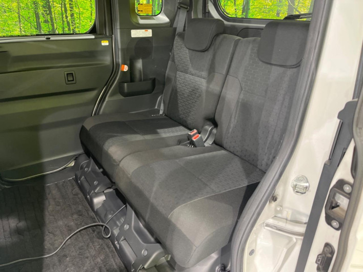 2019 Toyota Pixis Mega DBA-LA710A (UW-6a068df98255c)[25]