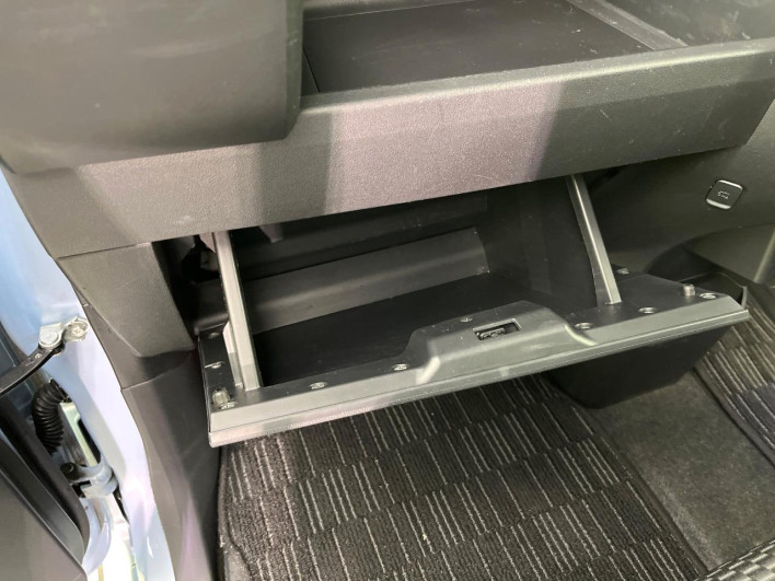 2017 Daihatsu Wake DBA-LA710S (UW-6a068df9acb40)[28]
