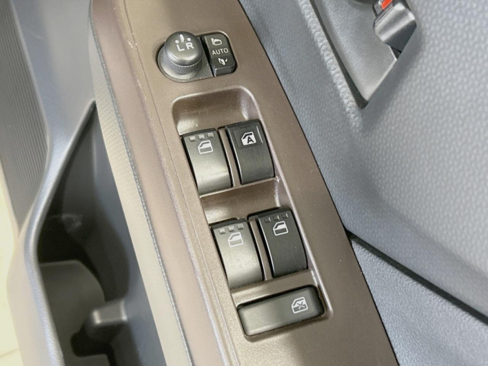 2017 Toyota Roomy DBA-M900A (UW-6a068e0560405)[19]