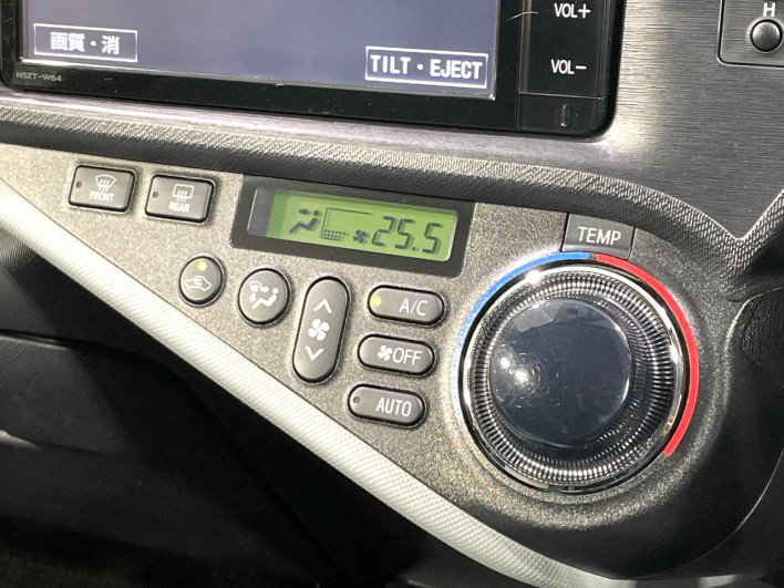 2014 Toyota Aqua DAA-NHP10 (UW-6a068e49b65bf)[22]