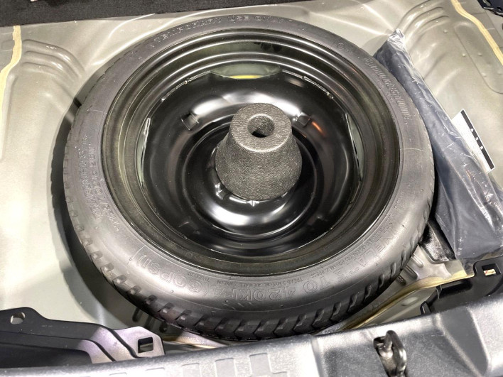 2014 Toyota Aqua DAA-NHP10 (UW-6a068e49b65bf)[16]