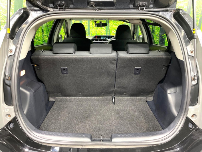 2014 Toyota Aqua DAA-NHP10 (UW-6a068e49b65bf)[15]