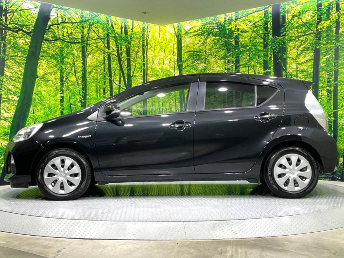 2014 Toyota Aqua DAA-NHP10 (UW-6a068e49b65bf)[5]