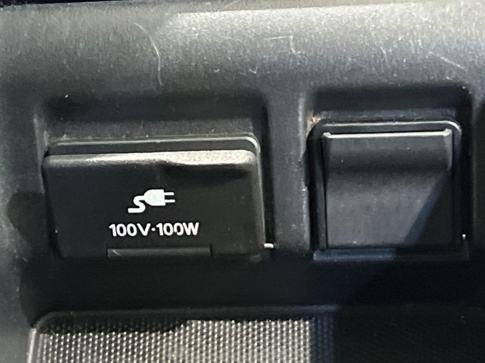 2011 Nissan Elgrand DBA-TNE52 (UW-6a068e6c2fdef)[9]