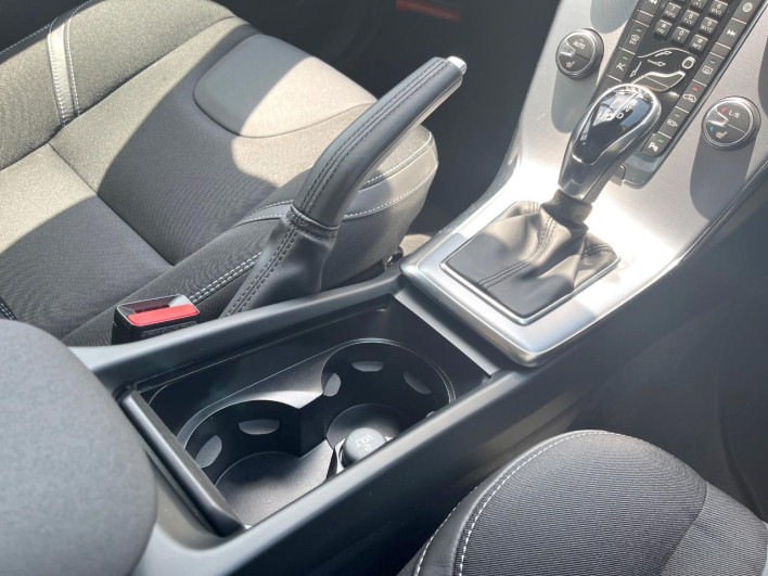 2019 Volvo V40 DBA-MB4154T (UW-6a068e7face4e)[25]