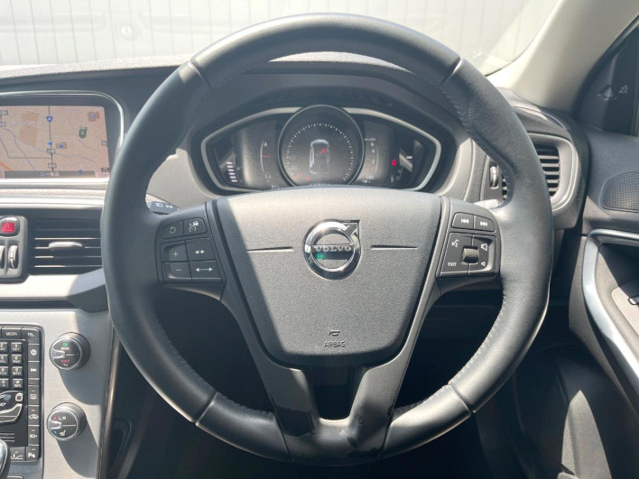 2019 Volvo V40 DBA-MB4154T (UW-6a068e7face4e)[11]